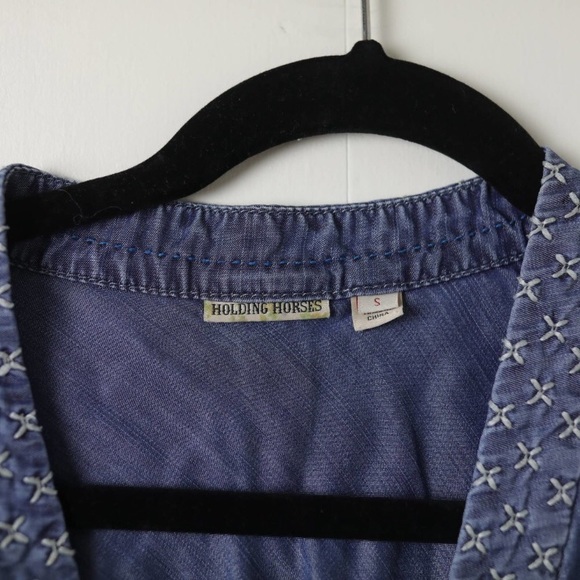Free when bundled! Anthro Holding Horses Sleeveless Chambray Blouse - Picture 7 of 9